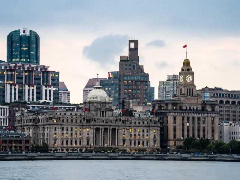 The Bund-Shanghai’s Iconic Waterfront: A Blend of East and West The Bund-Shanghai’s Iconic Waterfront: A Blend of East and West