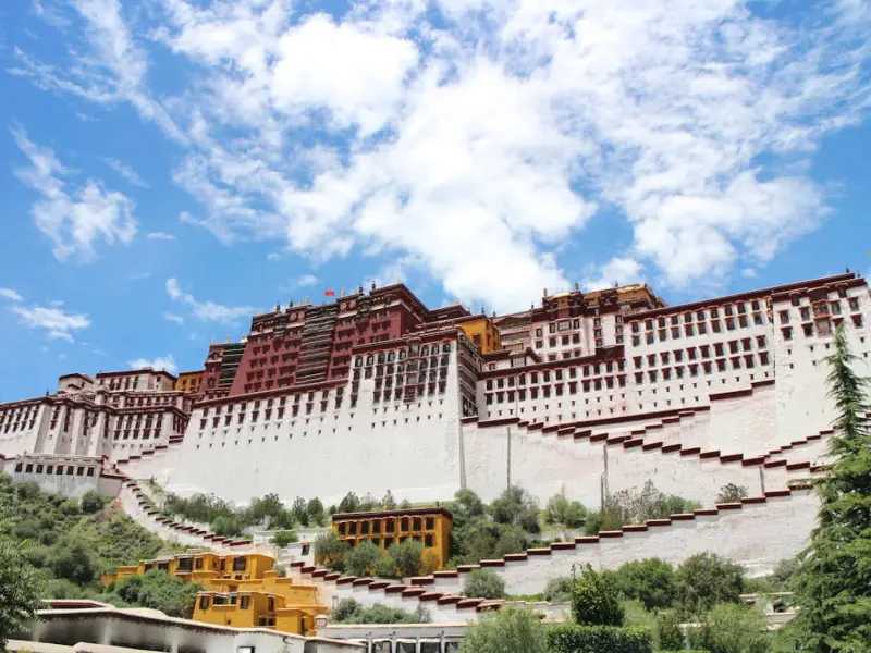 Potala Palace-The Majestic Heart of Tibetan Buddhism Potala Palace-The Majestic Heart of Tibetan Buddhism