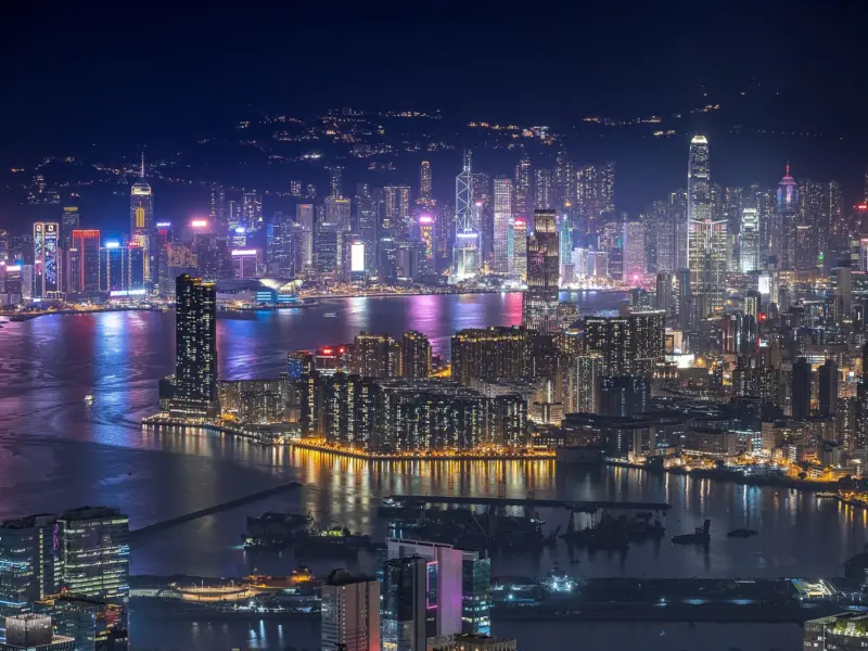 Victoria Harbour-Hong Kong’s Glittering Jewel: Where Skyscrapers Meet the Sea Victoria Harbour-Hong Kong’s Glittering Jewel: Where Skyscrapers Meet the Sea