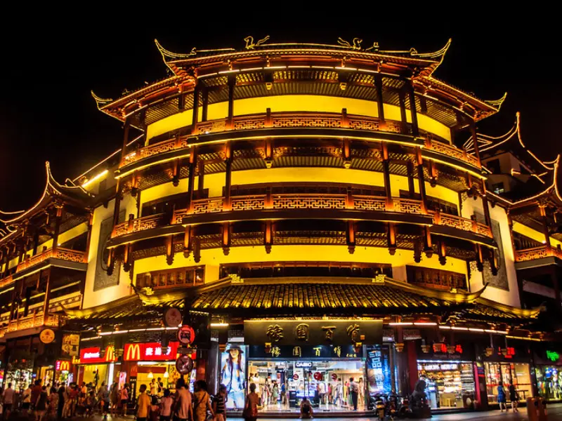 Yu Garden-A Serene Oasis in the Heart of Shanghai's Bustling Cityscape Yu Garden-A Serene Oasis in the Heart of Shanghai's Bustling Cityscape
