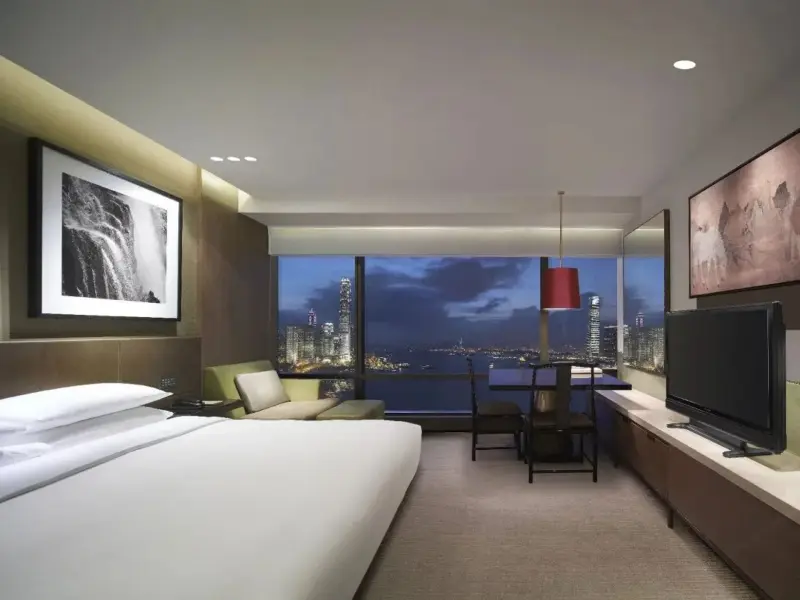 Luxury Overlooking Victoria Harbour