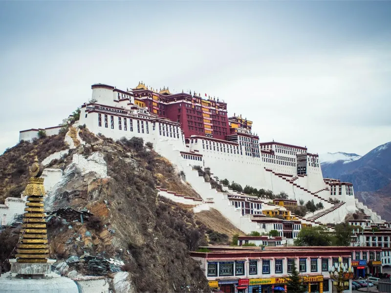 Potala Palace-The Majestic Heart of Tibetan Buddhism Potala Palace-The Majestic Heart of Tibetan Buddhism