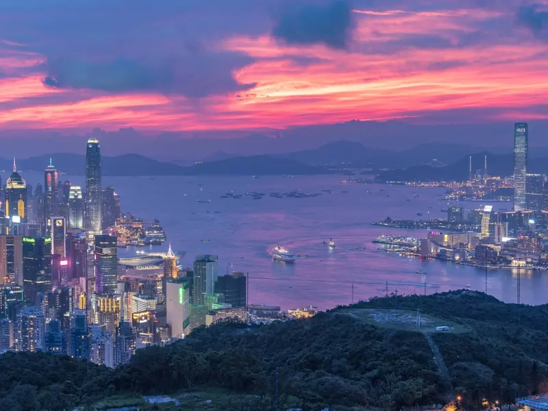 Victoria Harbour-Hong Kong’s Glittering Jewel: Where Skyscrapers Meet the Sea Victoria Harbour-Hong Kong’s Glittering Jewel: Where Skyscrapers Meet the Sea