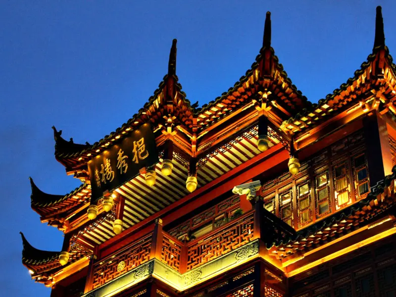Yu Garden-A Serene Oasis in the Heart of Shanghai's Bustling Cityscape Yu Garden-A Serene Oasis in the Heart of Shanghai's Bustling Cityscape