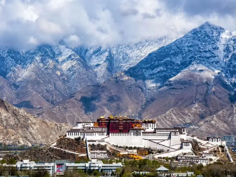 Potala Palace-The Majestic Heart of Tibetan Buddhism Potala Palace-The Majestic Heart of Tibetan Buddhism