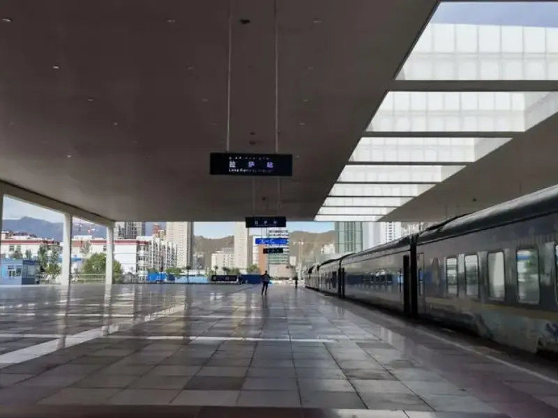 ラサ駅-神秘の土地チベットへの玄関口 ラサ駅-神秘の土地チベットへの玄関口