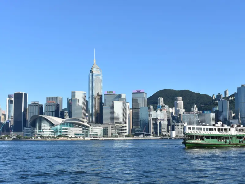 Victoria Harbour-Hong Kong’s Glittering Jewel: Where Skyscrapers Meet the Sea Victoria Harbour-Hong Kong’s Glittering Jewel: Where Skyscrapers Meet the Sea