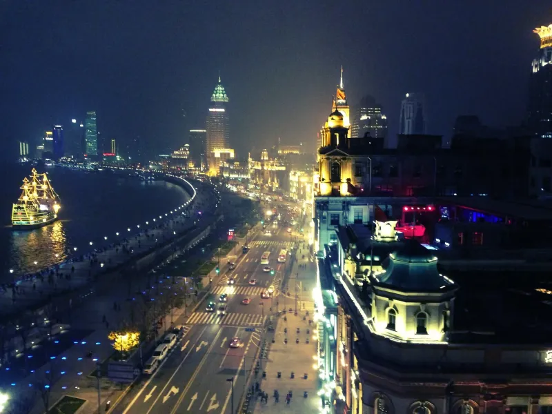 The Bund-Shanghai’s Iconic Waterfront: A Blend of East and West The Bund-Shanghai’s Iconic Waterfront: A Blend of East and West