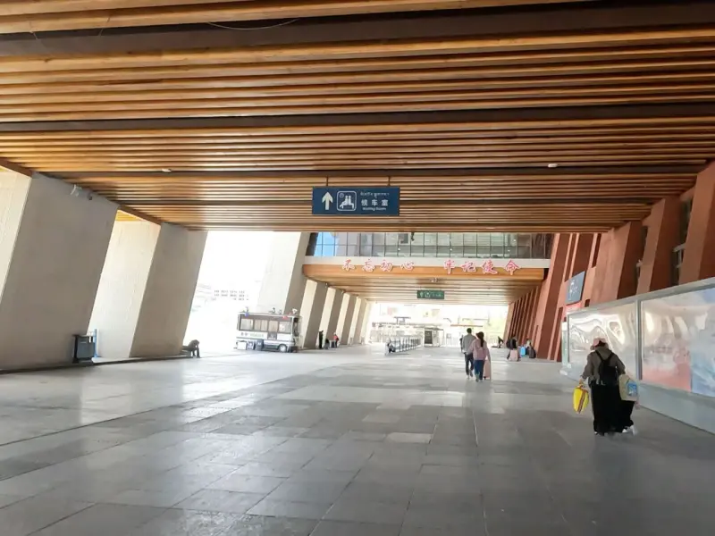 ラサ駅-神秘の土地チベットへの玄関口 ラサ駅-神秘の土地チベットへの玄関口